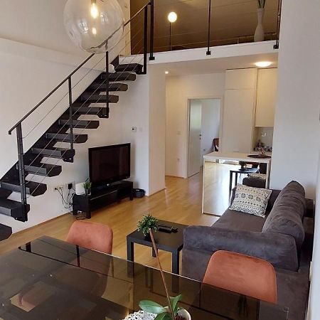 Deluxe Apartment Kristian Whit A Private Parking Fiume Esterno foto