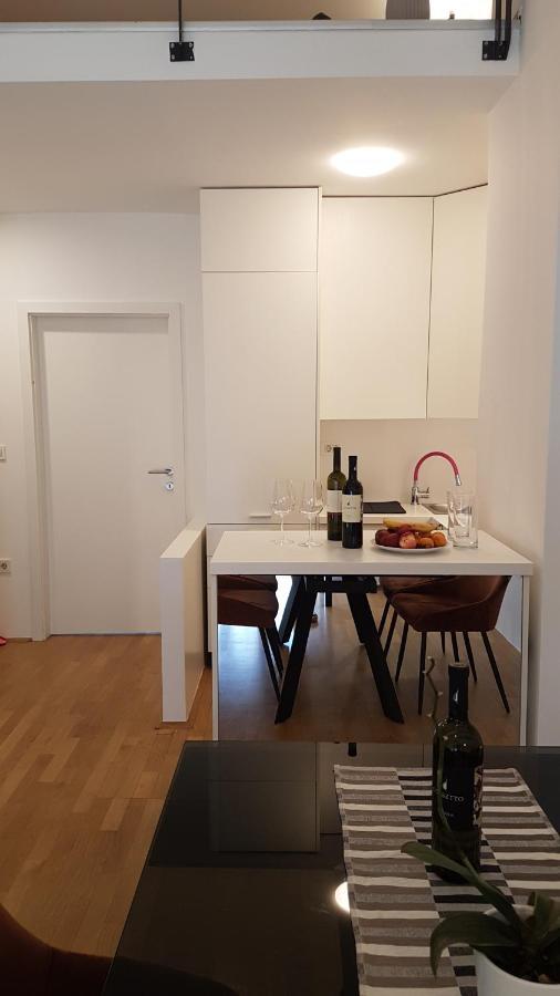 Deluxe Apartment Kristian Whit A Private Parking Fiume Esterno foto